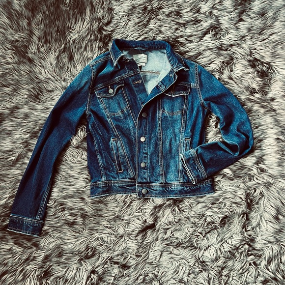 Universal Thread Jackets & Blazers - NWOT Freeborn Medium Wash Denim Jacket from Universal Thread